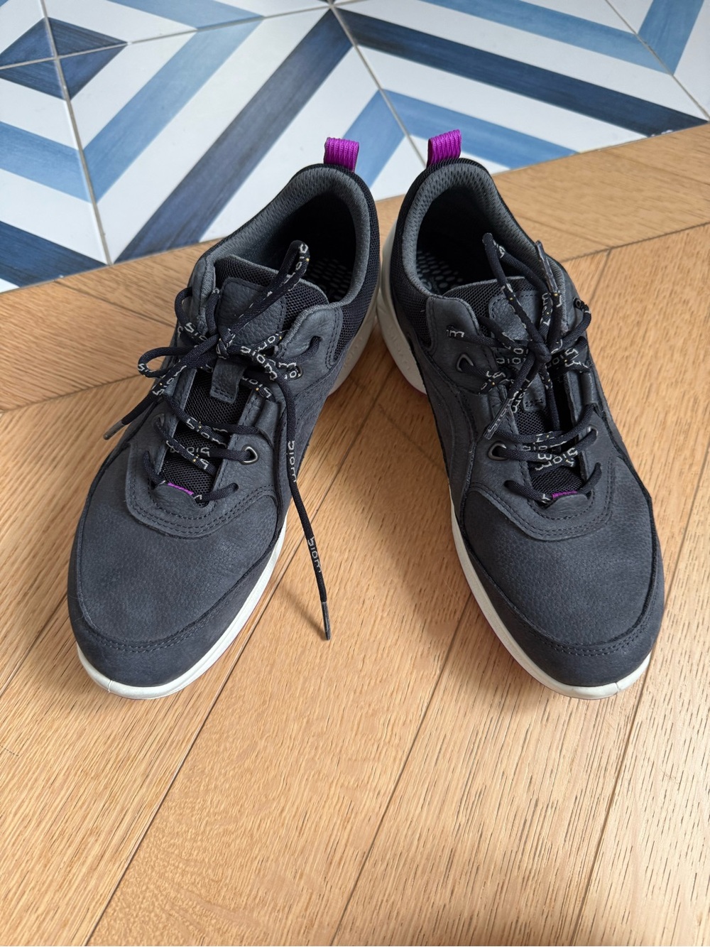 ECCO BIOM Fjuel Black Leather Walking Sneakers Womens US 7-7.5 EU 38